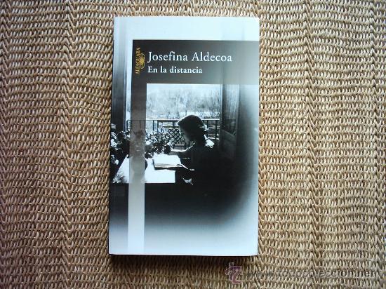 Libros de segunda mano: JOSEFINA ALDECOA. EN LA DISTANCIA. PRIMERA EDICI&Oacute;N 2004. - Foto 1