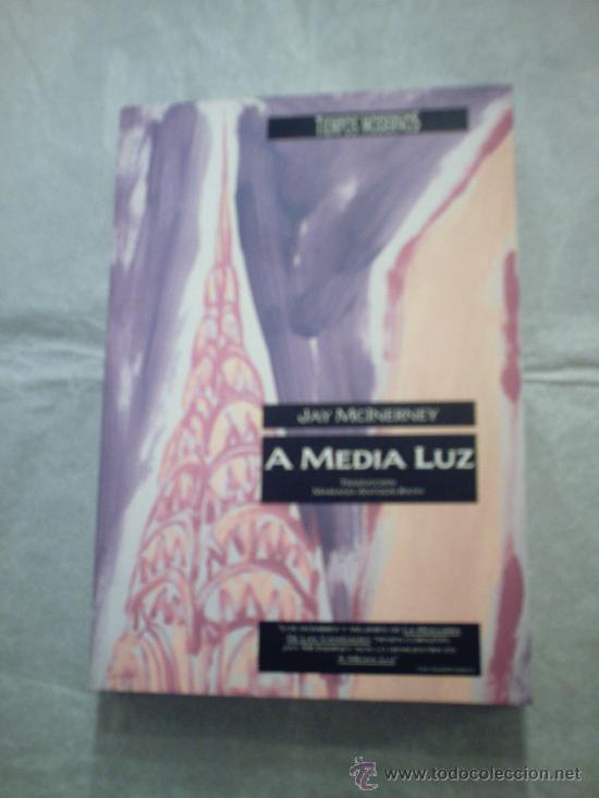Libros de segunda mano: A MEDIA LUZ DE JAY McINERNEY (EDICIONES B) - Foto 1