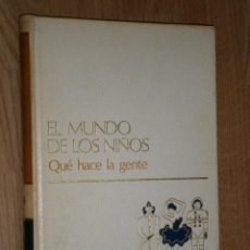 Libros de segunda mano: QUÉ HACE LA GENTE (EL MUNDO DE LOS NIÑOS Nº 9) DE ED. SALVAT EN BARCELONA 1973