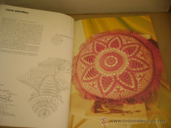 Libros de segunda mano: Mis Labores. Ganchillo, punto y macram&eacute;. Editions de Saxe. Circulo de Lectores, a&ntilde;o 1979. - Foto 2