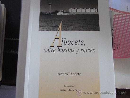 Libros de segunda mano: Albacete entre huellas y ra&iacute;ces. - Foto 1
