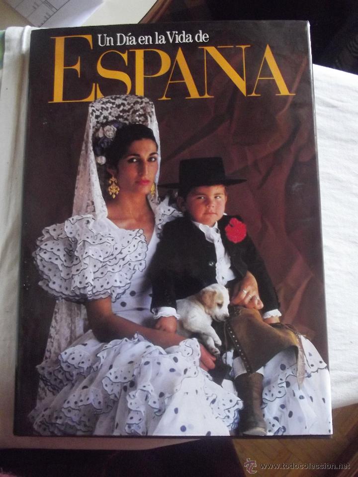 Libros de segunda mano: UN DIA EN LA VIDA DE ESPA&Ntilde;A - Foto 1