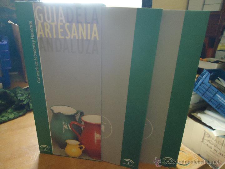 Libri di seconda mano: MAGNIFICA GUIA DOBLE . DE LA ARTESANIA ANDALUZA, CONSEJERIA DE ECONOMIA Y HACIENDA.