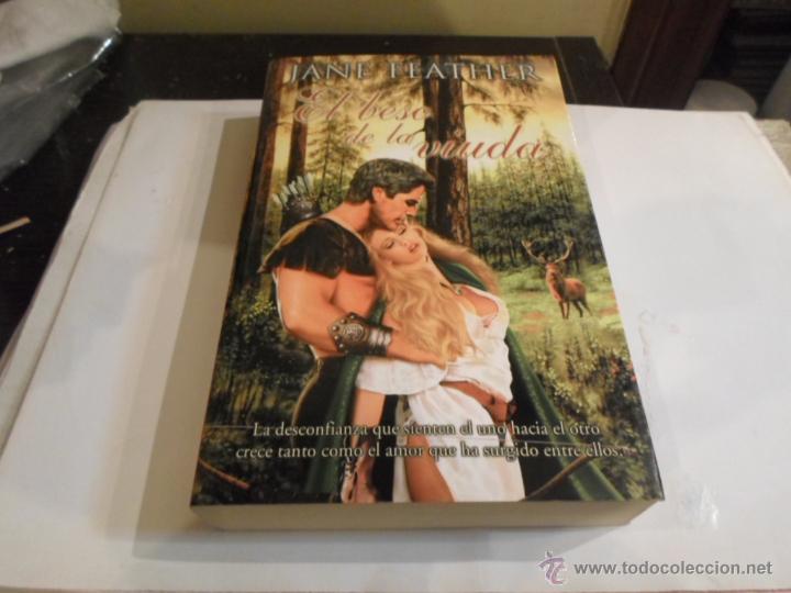 Libros de segunda mano: Jane Feather, El beso de la viuda, Ed. Vergara, 2002 - Foto 1