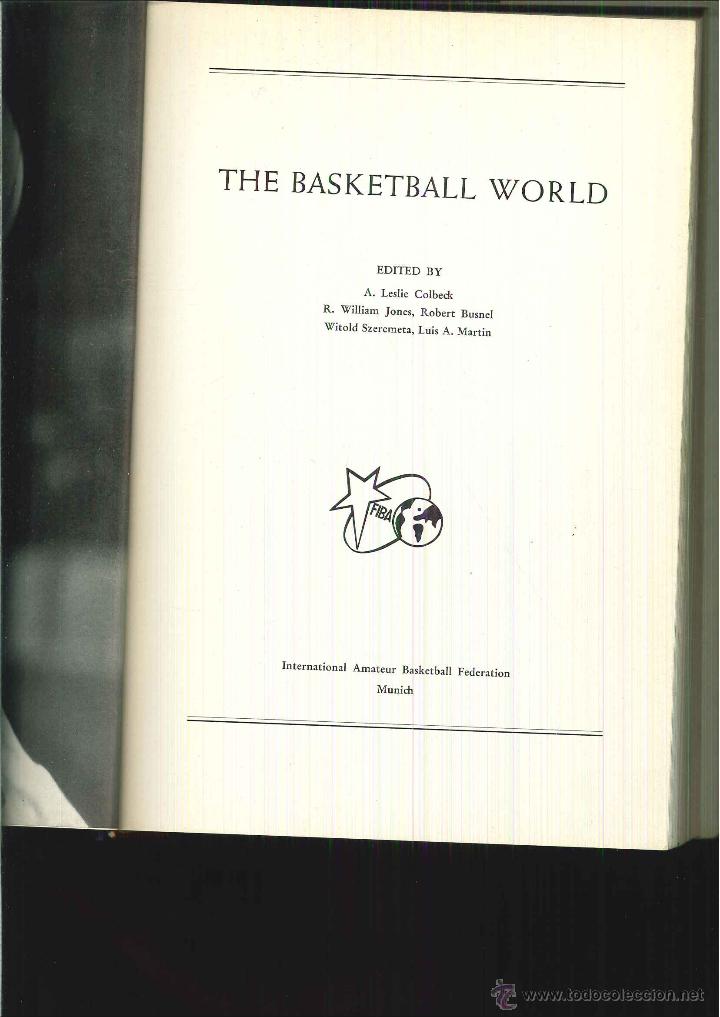 Libros de segunda mano: THE BASKTBALL WORLD. A. Leslie Colbeck y otros. - Foto 1