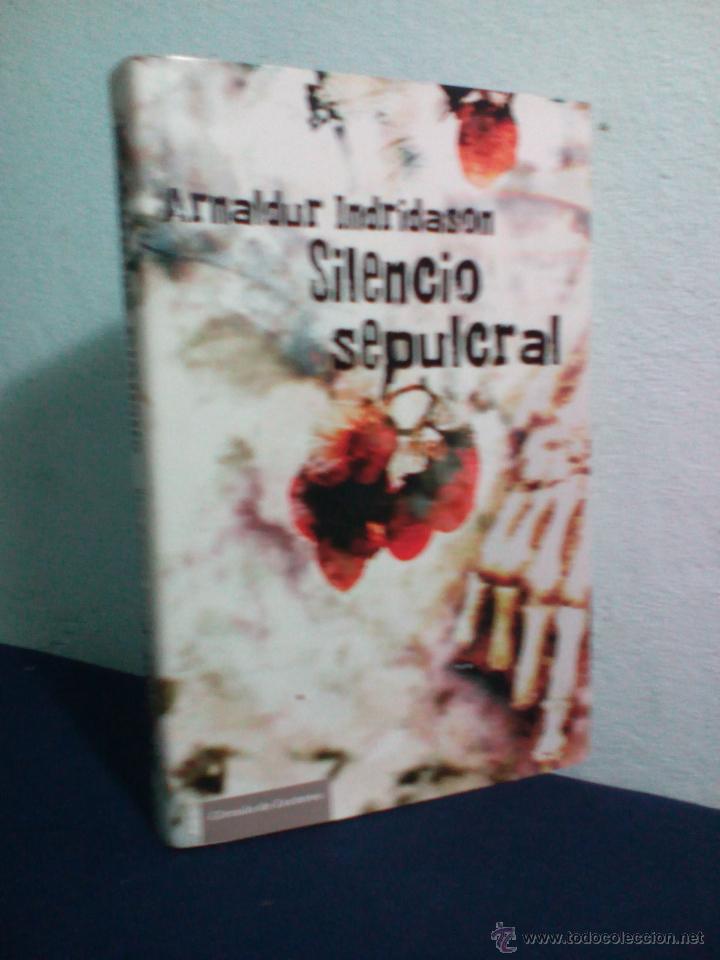 Libros de segunda mano: SILENCIO SEPULCRAL -  ARNALDUR INDRIDASON, CIRCULO DE LECTORES / PERFFECTO ESTADO  DF-400 - Foto 1