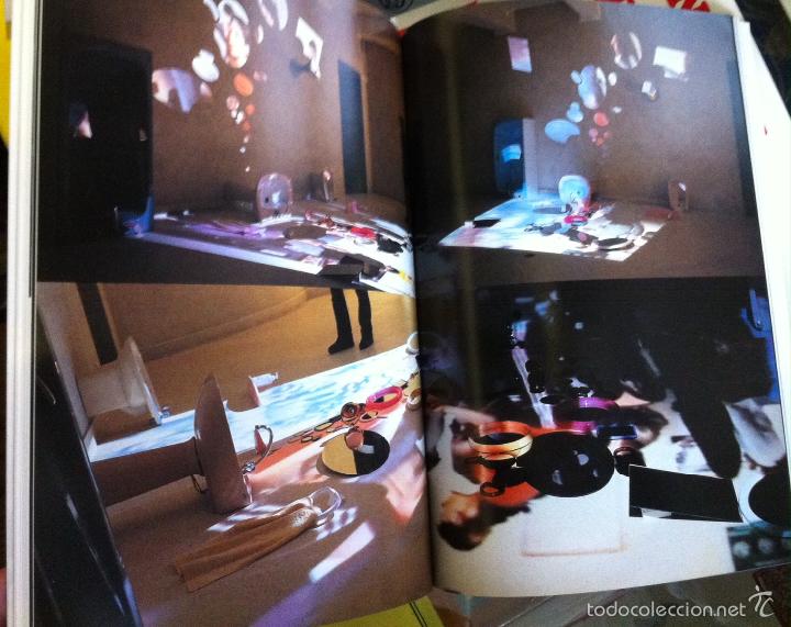 Libros de segunda mano: Eul&agrave;lia Valldosera. On mirrors, control and trust. 2000 - Foto 3