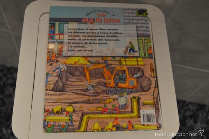 Libros de segunda mano: QU&Eacute; HI HA DINS DUN SOLAR PER EDIFICAR? (RBA MOLINO, 2004) - 16 p&aacute;ginas troqueladas en catal&aacute;n - - Foto 2