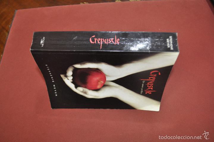 Libros de segunda mano: Crepuscle un amor perill&oacute;s - Stephenie Meyer - NOB - Foto 2