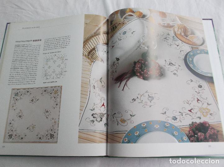 Libros de segunda mano: BORDADO CREATIVO. LABORES CREATIVAS. MAS DE 100 PROYECTOS EXPLICADOS PASO A PASO. CIRCULO DE LECTORE - Foto 7