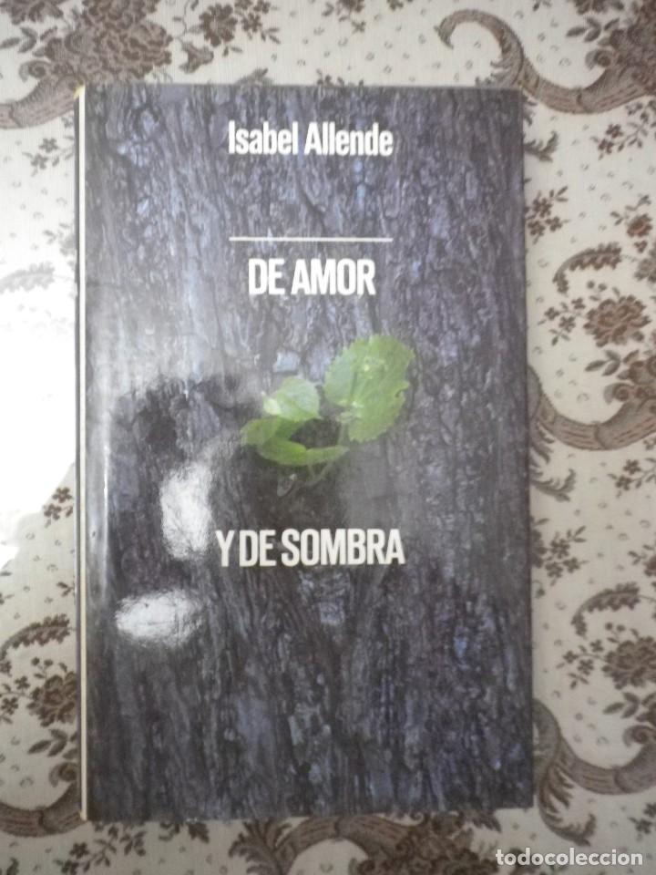 Libros de segunda mano: LIBRO DE AMOR Y SE SOMBRAS  ISABEL ALLENDE - Foto 1