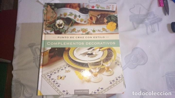 Libros de segunda mano: PUNTO DE CRUZ CON ESTILO, COMPLEMENTOS DECORATIVOS - Foto 1