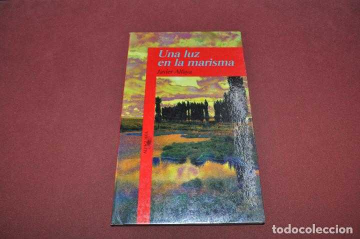 Libros de segunda mano: una luz en la marisma - javier alfaya - JUB - Foto 1
