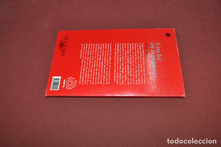 Libros de segunda mano: una luz en la marisma - javier alfaya - JUB - Foto 2