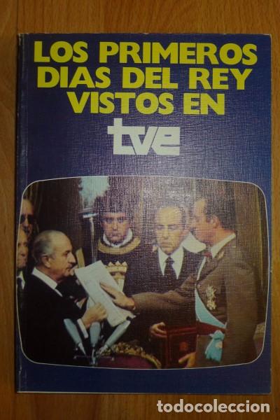 Libros de segunda mano: Los PRIMEROS d&iacute;as del rey vistos en TVE - Foto 1