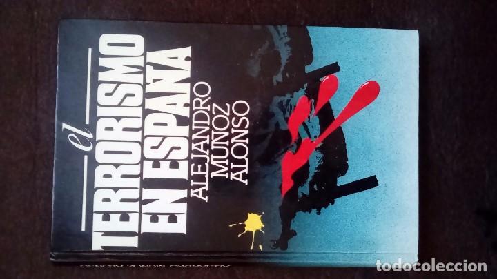 Libros de segunda mano: EL TERRORISMO EN ESPANA. Alejandro Munoz Alonso. Circulo de lectores. 1983 - Foto 2