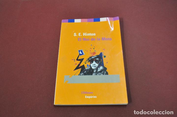 Libros de segunda mano: El noi de la moto - E. Hinton - LODISSEA EMP&Uacute;RIES - Foto 1