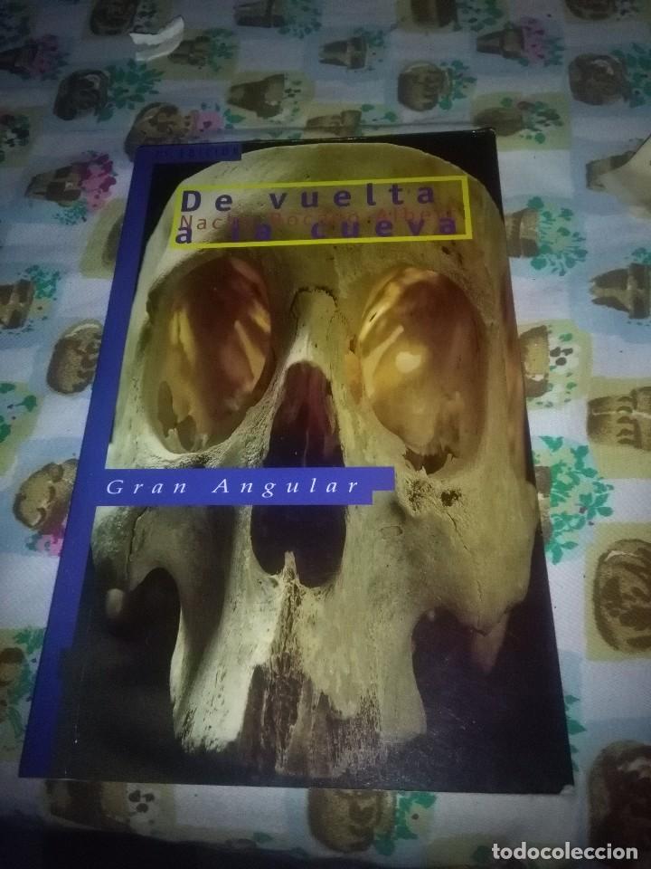 Libros de segunda mano: DE VUELTA A LA CUEVA. NACHO DOCAVO ALBERTI. EST6B1 - Foto 1