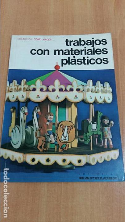 Libros de segunda mano: TRABAJOS CON MATERIALES PLASTICOS. EDITORIAL KAPELUSZ. 1970 - Foto 1