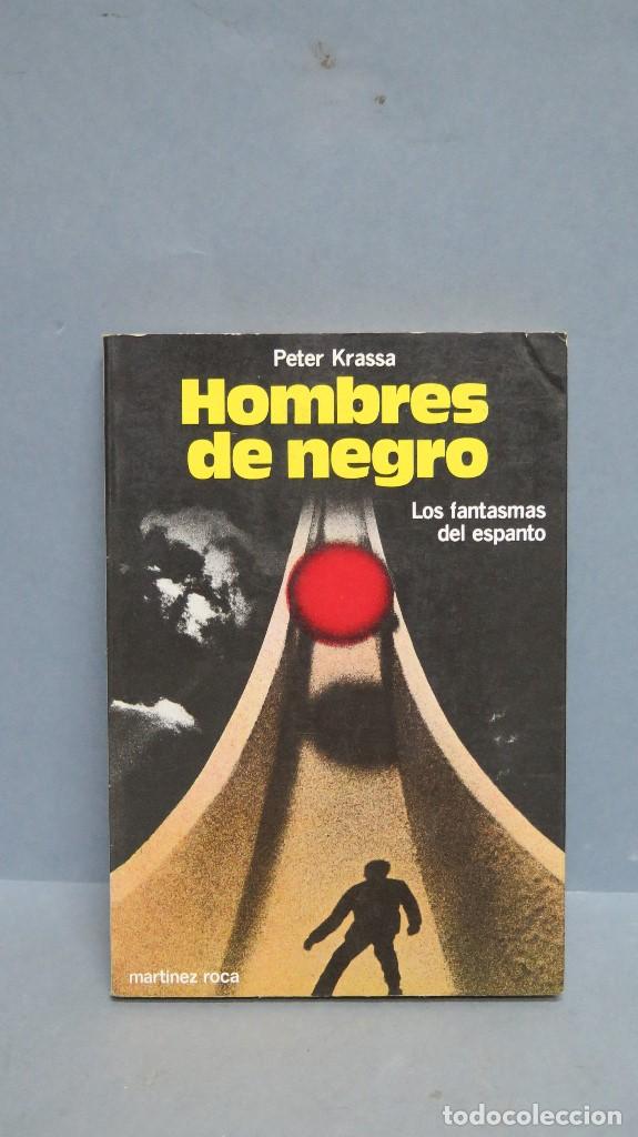 Libros de segunda mano: HOMBRES DE NEGRO. PETER KRASSA - Foto 1