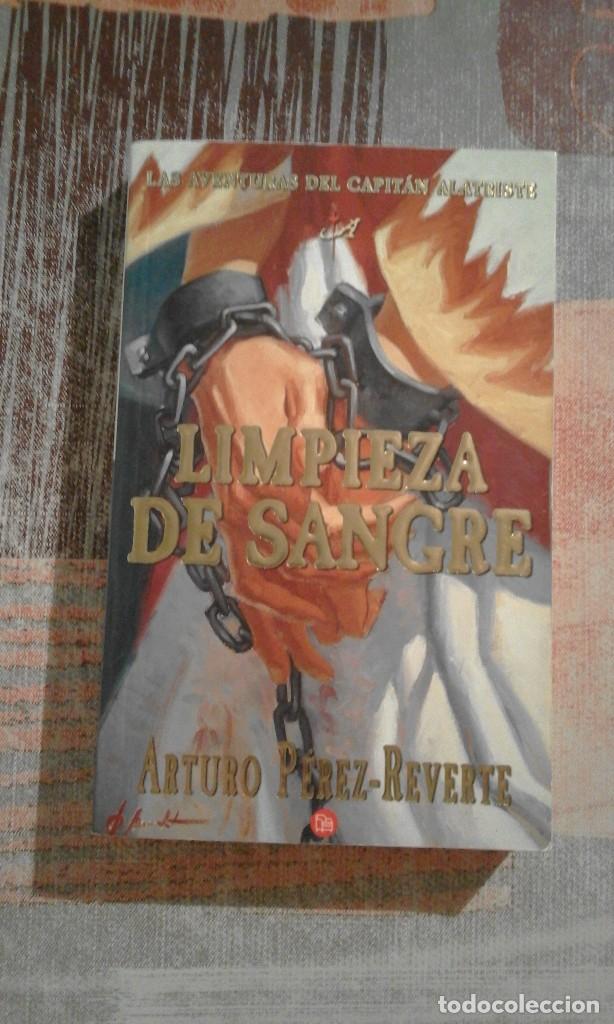 Libros de segunda mano: Limpieza de sangre - Arturo P&eacute;rez-Reverte - Foto 1