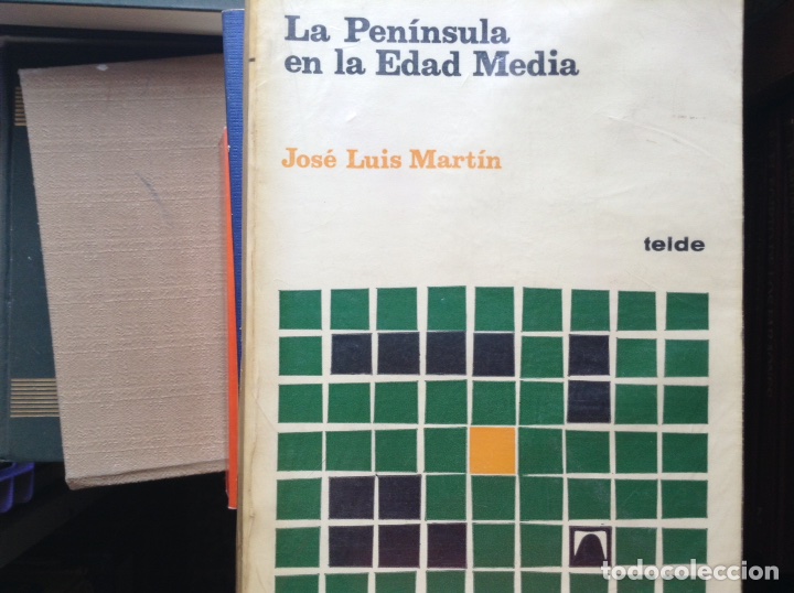 Libros de segunda mano: La pen&iacute;nsula en la Edad Media. J.L. Mart&iacute;n - Foto 1