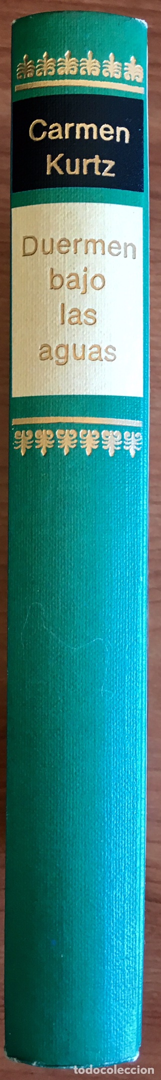 Libros de segunda mano: Duermen bajo las aguas. Carmen Kurtz - Foto 2