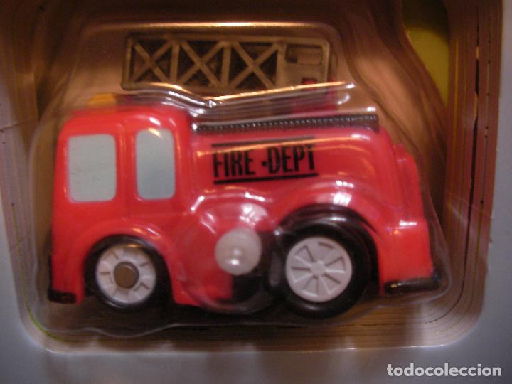 Libros de segunda mano: EL LIBRO DEL COCHE DE BOMBEROS - NUEVO - Foto 4