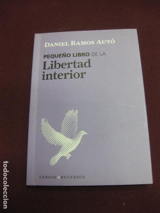 Libros de segunda mano: PEQUE&Ntilde;O LIBRO DE LA LIBERTAD INTERIOR. DANIEL RAMOS AUTO. EDITORIAL VERSOS Y REVERSOS 2011 - Foto 1