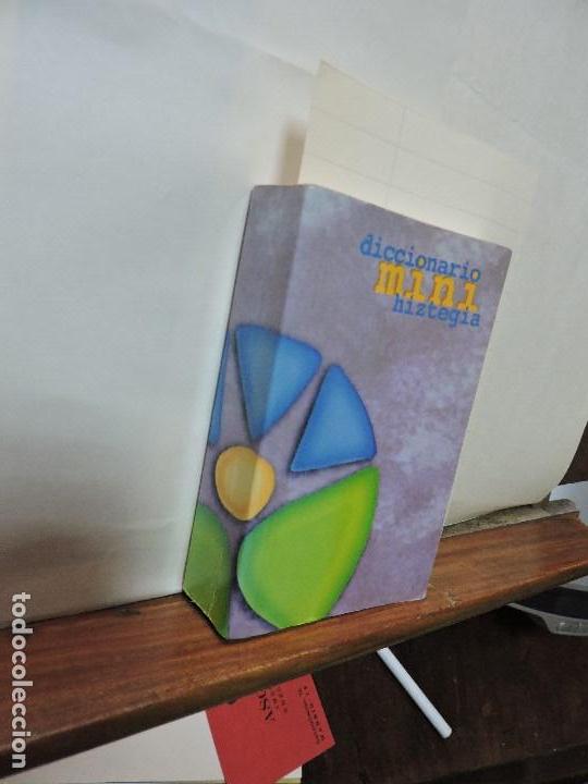 Libros de segunda mano: Castellano mini diccionario. Ed. Lur. Bilbao 1997 - Foto 1