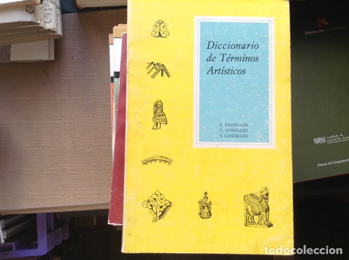Libros de segunda mano: Diccionario de t&eacute;rminos art&iacute;sticos. I. Ceballos - Foto 1