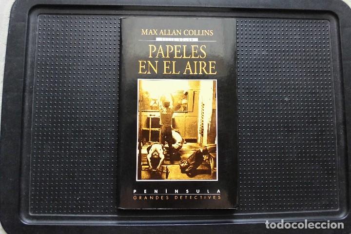 Libros de segunda mano: Papeles en el aire. Max Allan Collins. Libro - Foto 1