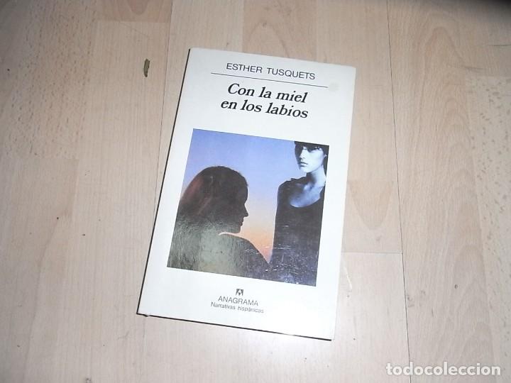 Libros de segunda mano: Esther Tusquets, Con la miel en los labios, Anagrama, n&ordm; 235 - Foto 1