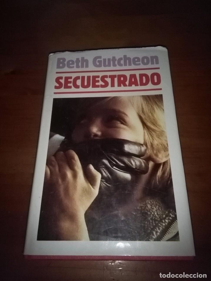 Libros de segunda mano: SECUESTRADO. BETH GUTCHEON. EST20B6 - Foto 1