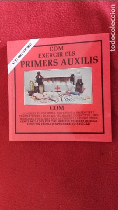 Libros de segunda mano: COM EXERCIR ELS PRIMERS AUXILIS - ED. BLUME - RUSTICA - EN CATAL&Aacute;N - Foto 1