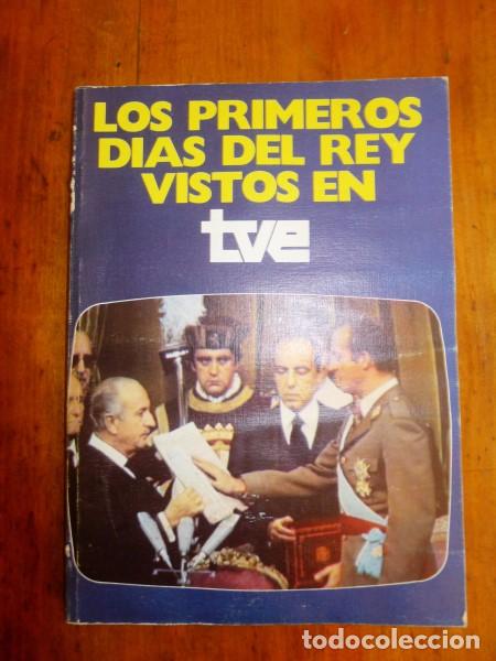 Libros de segunda mano: Los PRIMEROS d&iacute;as del rey vistos en TVE - Foto 1