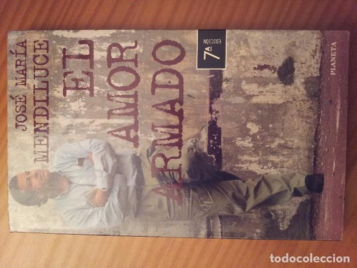 Libros de segunda mano: El amor armado Jose Maria Mendiluce - Foto 2