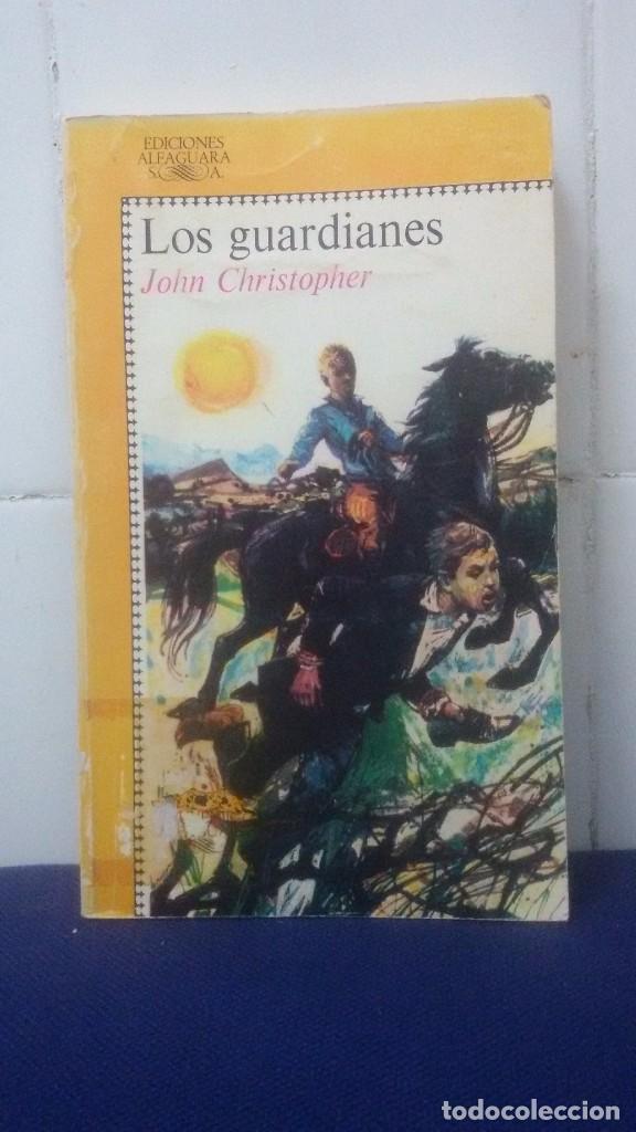 Libros de segunda mano: LOS GUARDIANES - JOHN CHRISTOPHER - JUVENIL ALFAGUARA N&ordm; 21 - Foto 1