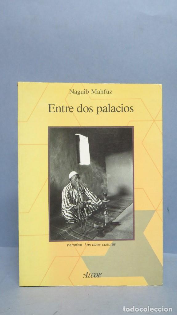 Libros de segunda mano: ENTRE DOS PALACIOS. Naguib Mahfuz - Foto 1