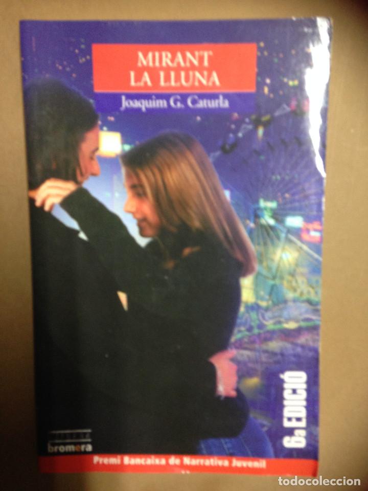 Libros de segunda mano: Mirant la lluna - bromera isbn 9788476605981 - Foto 1