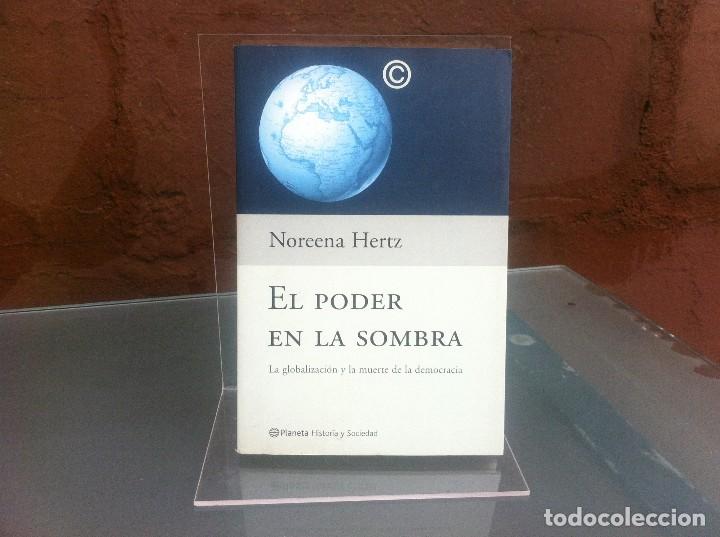 Libros de segunda mano: NOREENA HERTZ. EL PODER EN LA SOMBRA. LA GLOBALIZACI&Oacute;N Y LA MUERTE DE LA DEMOCRACIA. 2002 - Foto 1