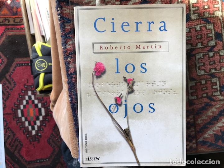 Libros de segunda mano: Cierra los ojos. Roberto Martin - Foto 1