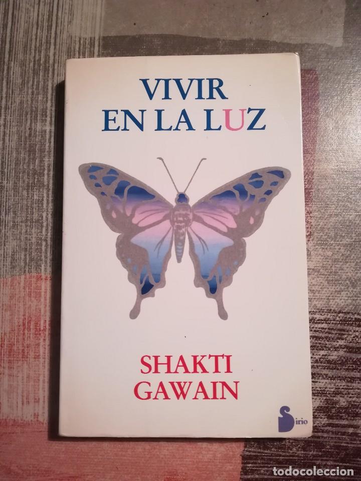 Libros de segunda mano: Vivir en la luz - Shakti Gawain - Foto 1