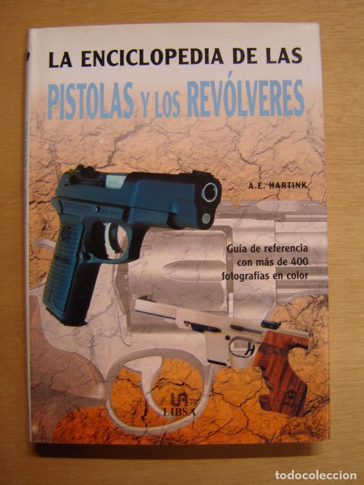 Libros de segunda mano: Enciclopedia de las pistolas y los rev&oacute;lveres - A. E. Hartink - Foto 1