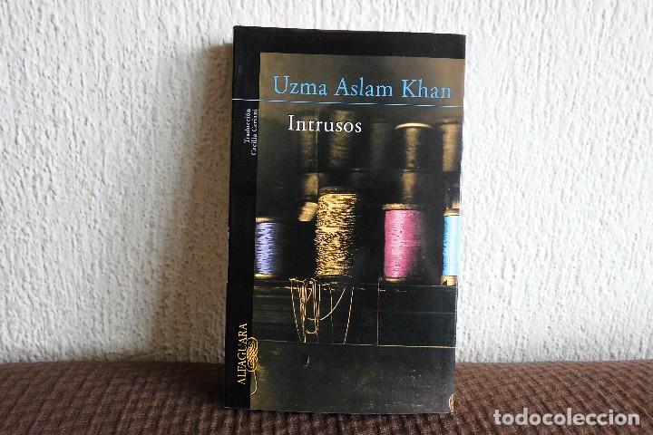Libros de segunda mano: Intrusos. Uzma Aslam Khan. Libro - Foto 1