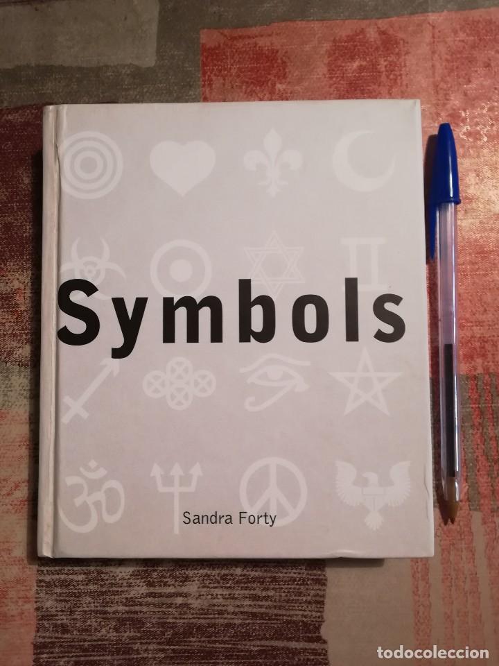 Libros de segunda mano: Symbols - Sandra Forty - en ingl&eacute;s - Foto 1