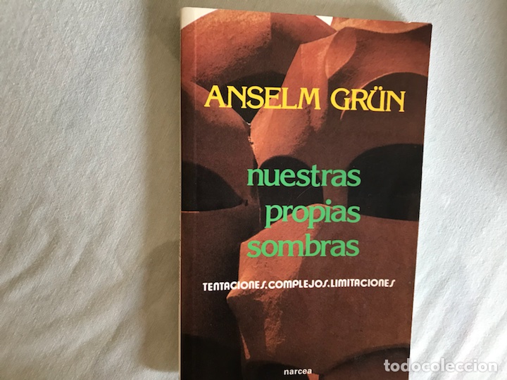 Libros de segunda mano: Nuestras propias sombras. Anselm Gr&uuml;n - Foto 1