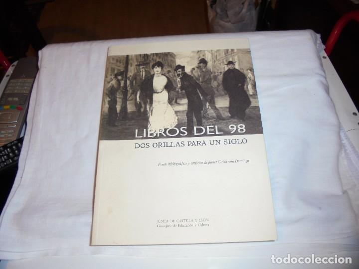 Libri di seconda mano: LIBROS DEL 98 DOS ORILLAS PARA UN SIGLO.FONDO BIBLIOGRAFICO Y ARTISTICO DE JAVIER CARBONERO.LEON 199