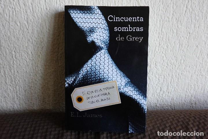 Libros de segunda mano: Cincuenta sombras de Grey. E. L. James. Libro - Foto 1
