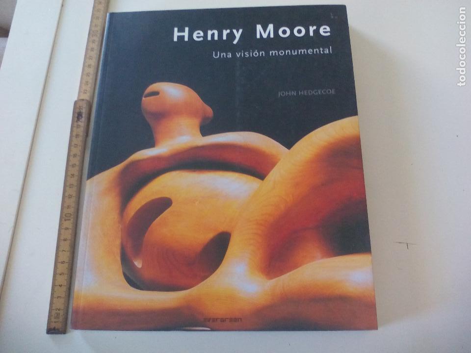 Libros de segunda mano: HENRY MOORE. UNA VISI&Oacute;N MONUMENTAL. JOHN HEDGECOE. EVERGREEN. 2005 - Foto 1